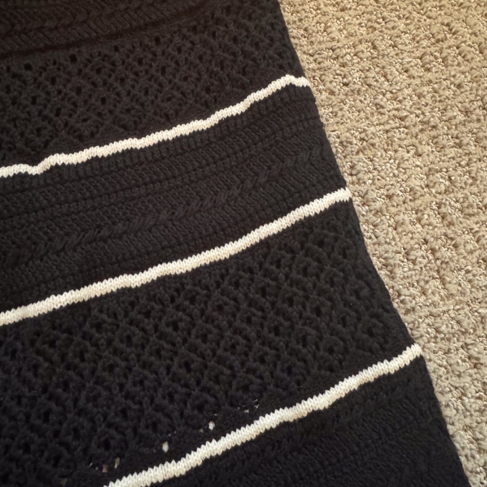 Abercrombie Mid Rise Crochet-Style Maxi Skirt in black / white - Picture 5 of 7